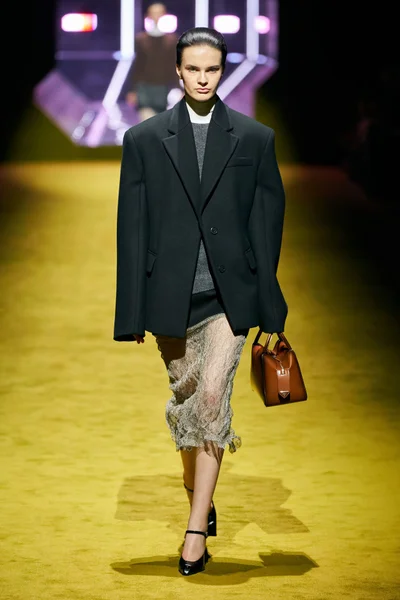Look 3